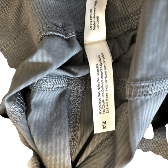 Shambhala Women's Live-In Ease Mid Rise Capri Pants Dark Grey Size Medium - Picture 14 of 16